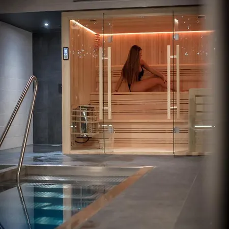 Hotel L' & Ribeauville-proche Colmar & Koenigsbourg 4*